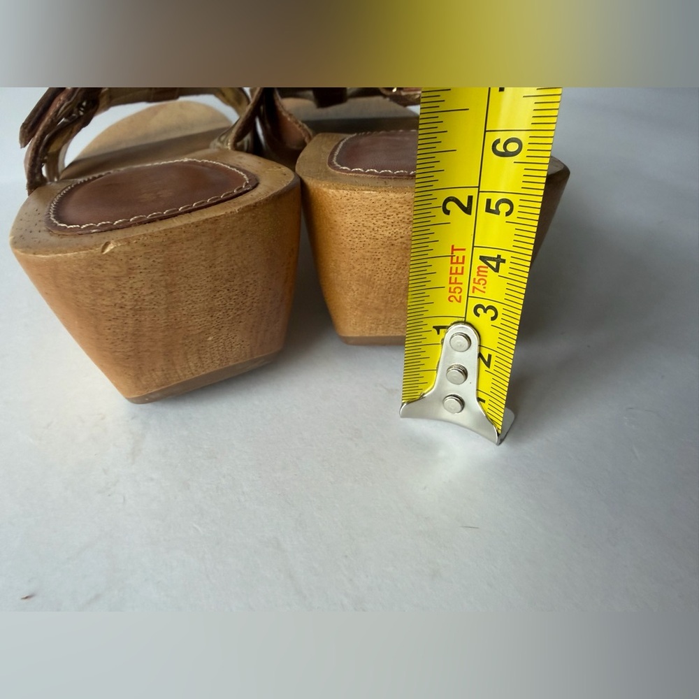 Naturalizer Tan and Brown‎ Strappy Sandals - Picture 5 of 10